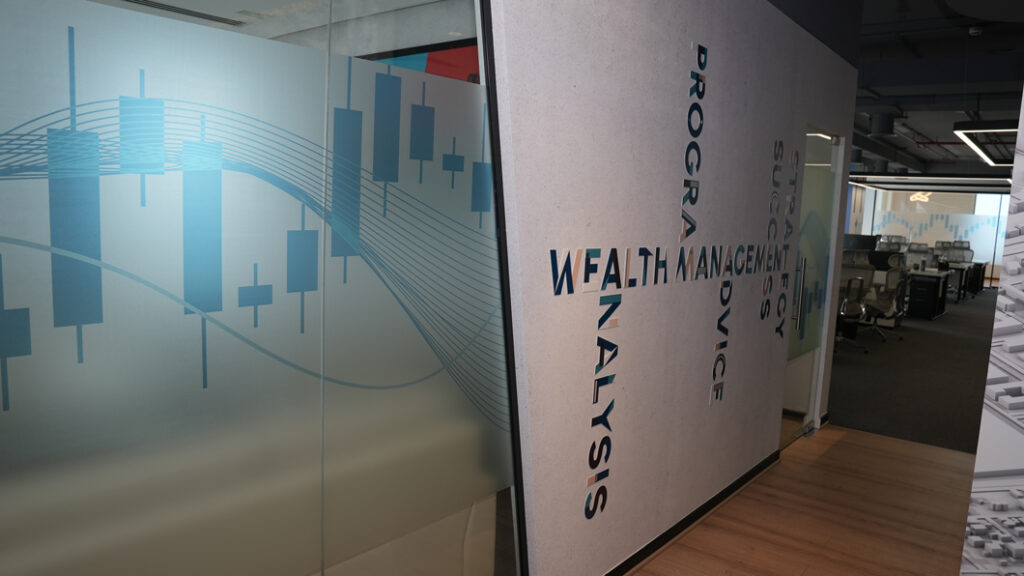 pride-wealth-managment-printology-concept-06